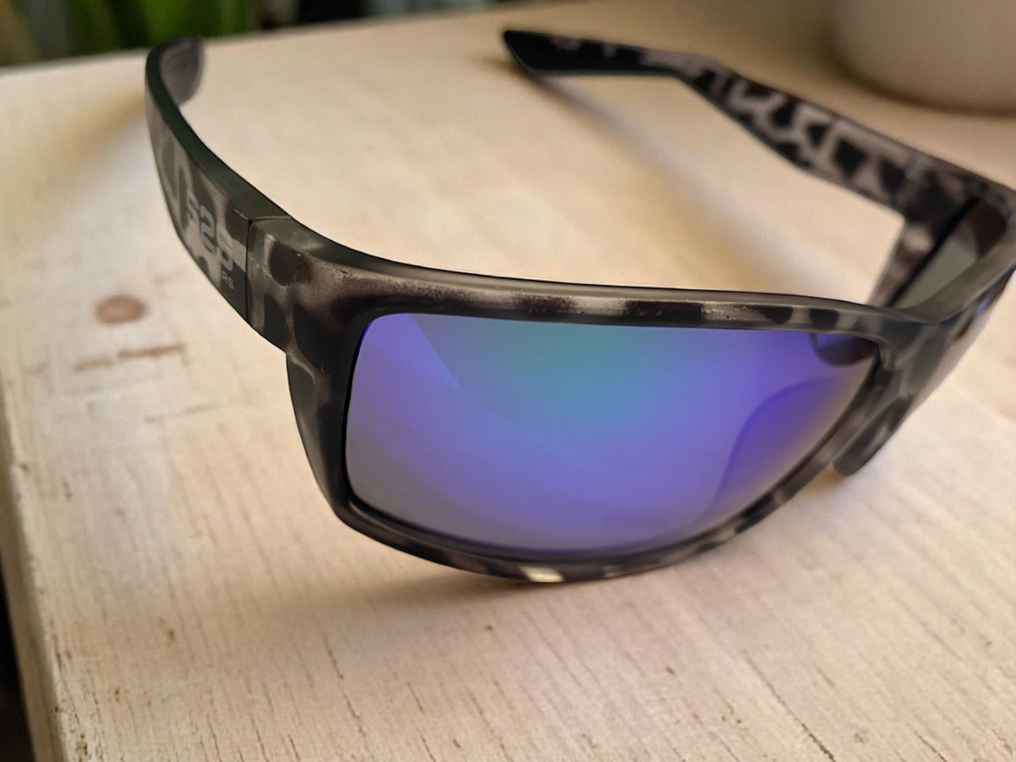 Marlin Sunglasses - Speckled & Green